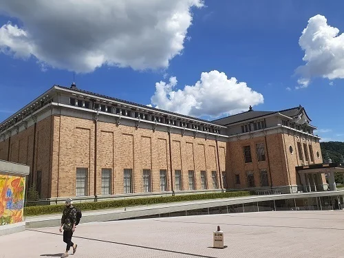 京都市美術館まで650m