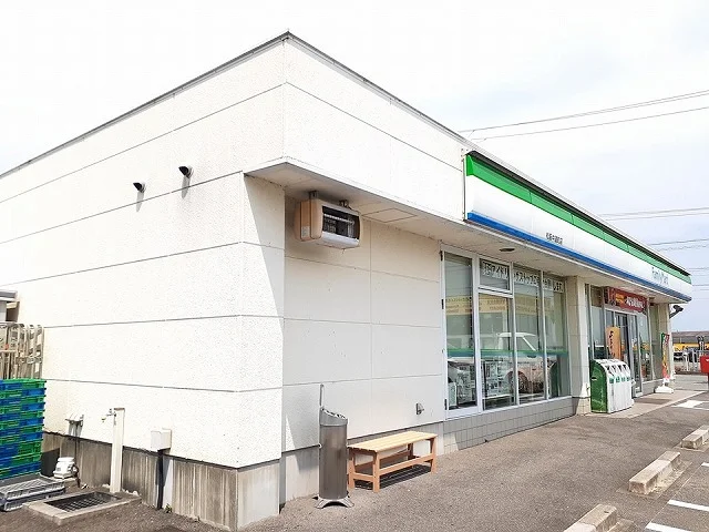 ファミリーマートまで2000m