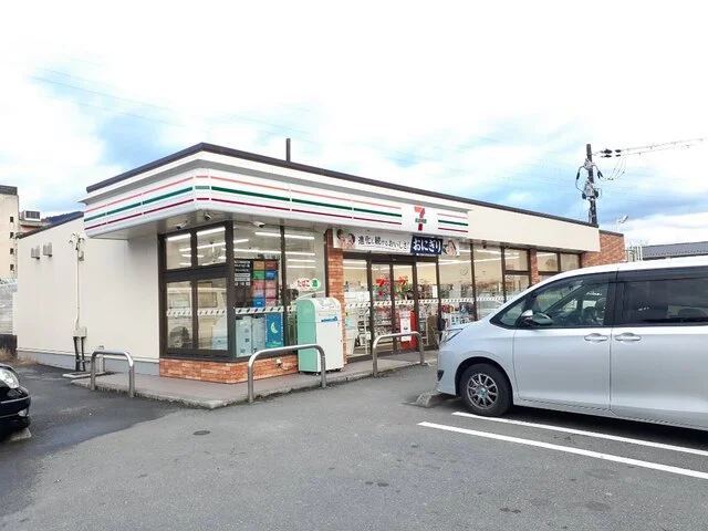 セブンイレブン 山科勧修寺店まで300m