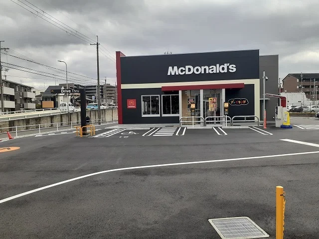 マクドナルド様まで450m