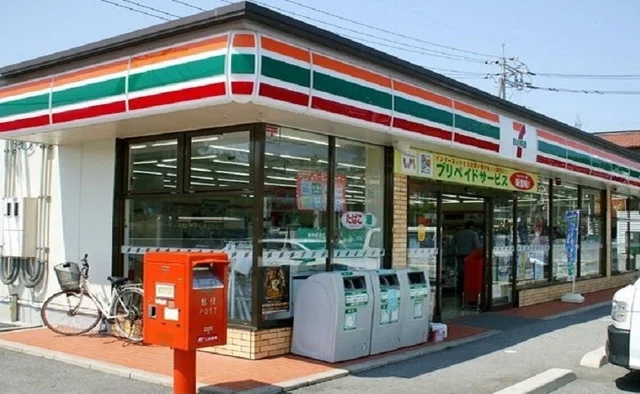 セブンイレブン     西市店まで550m