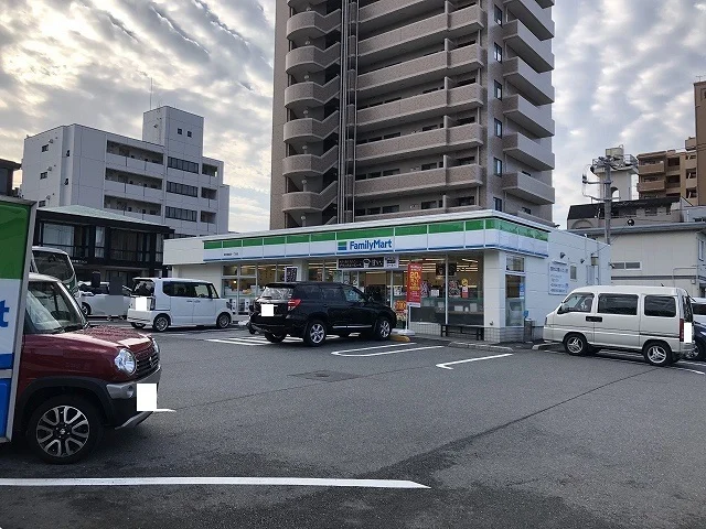 ファミリーマート梅園町一丁目店まで240m