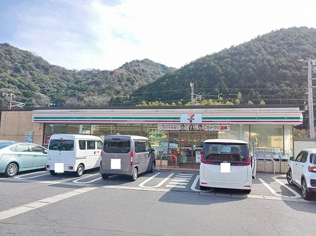 セブンイレブン周南戸田駅前店まで450m