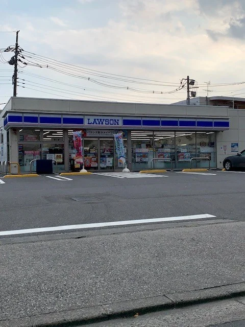 ローソン瑞穂殿ヶ谷店まで650m