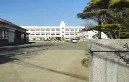 初声小学校まで1290m
