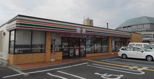 セブン-イレブンまで550m