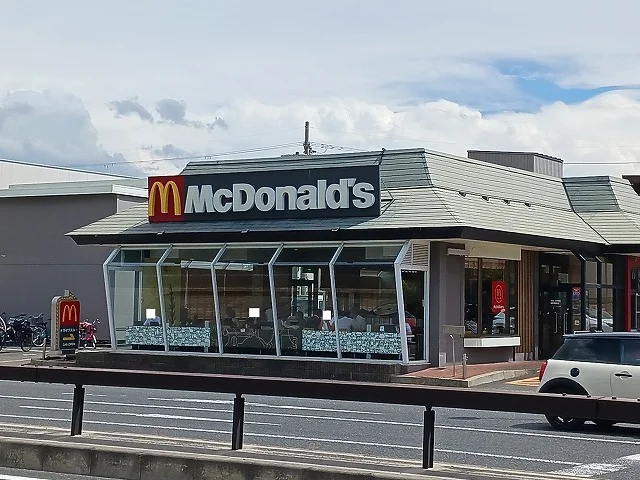 マクドナルドまで93m