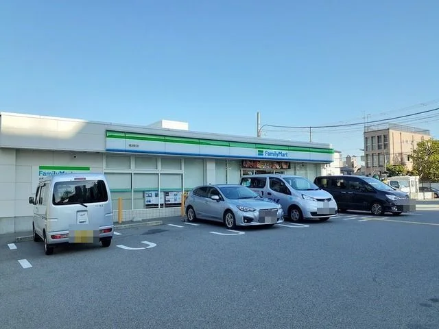 ファミリーマートまで84m