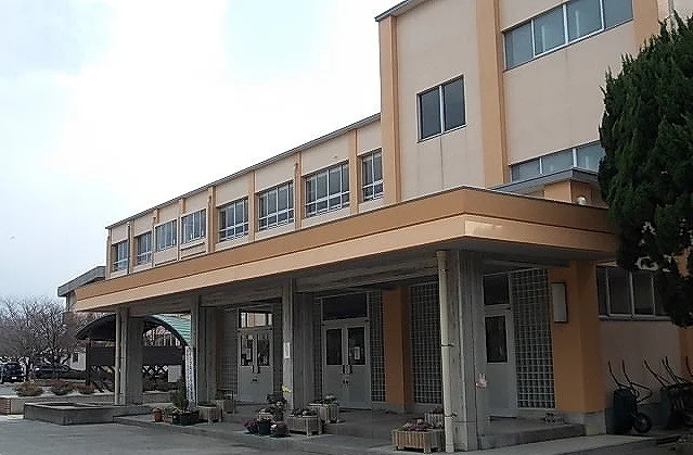 外江小学校まで1100m