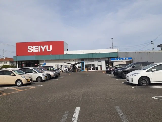 西友高砂駅前店まで555m