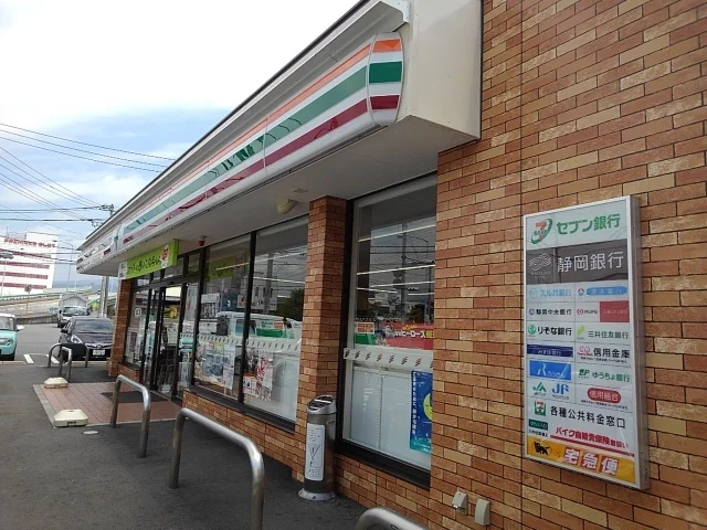 セブンイレブン　田中町店まで700m