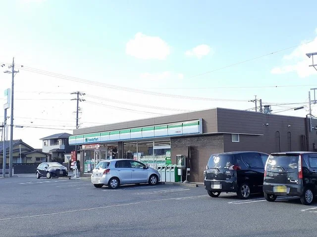 ファミリーマート 一色開正店まで250m