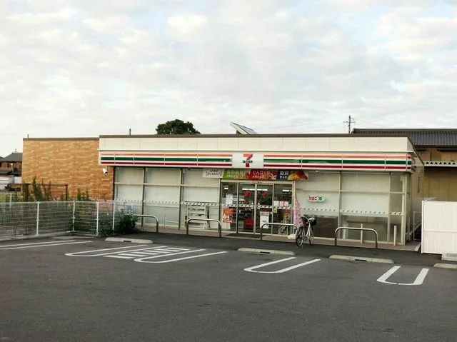 セブン-イレブン 西尾堤西まで1100m