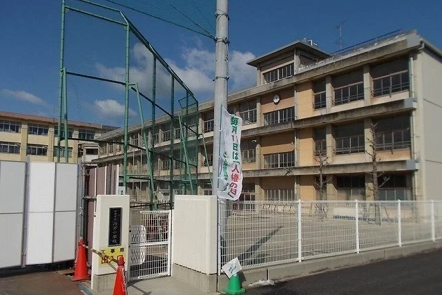 今治市立乃万小学校様まで1500m