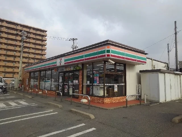 セブンイレブンフジグラン宇部前まで1200m