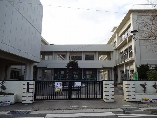 撫養小学校まで700m