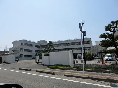 亀田西中学校まで450m