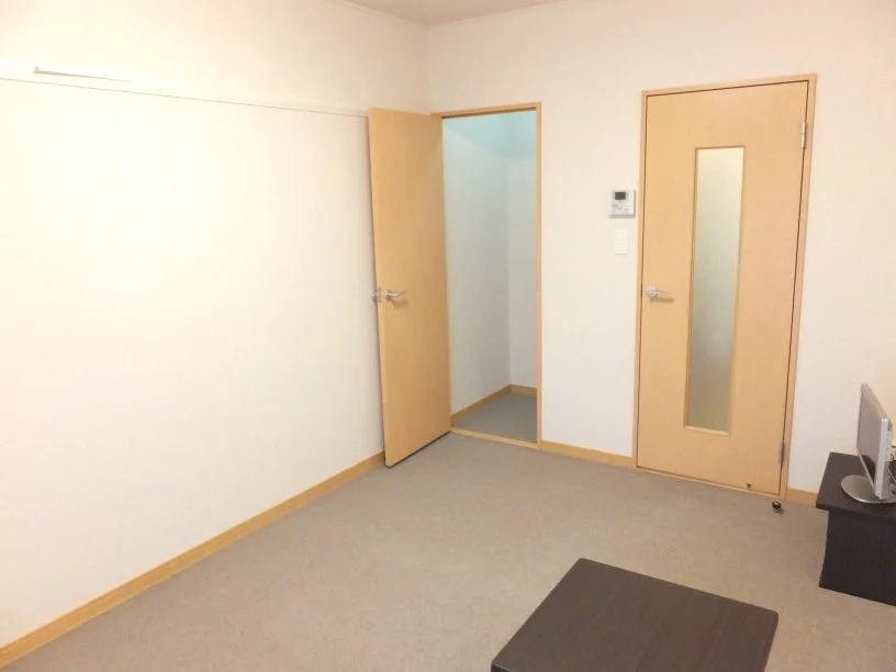 左手のドアはウォークインクローゼット。