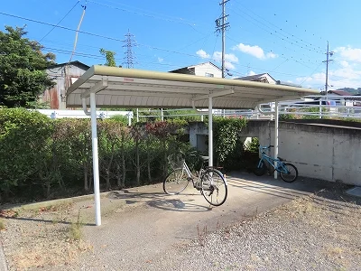 屋根付き駐輪場あり