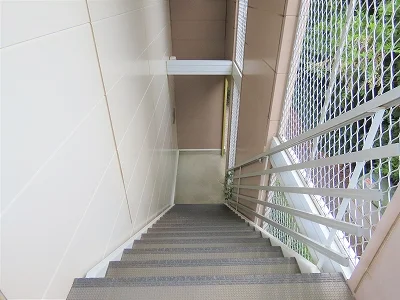 階段上からのアングルです