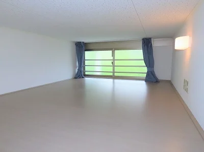 ロフトにはカーテンや電気、コンセントもあります