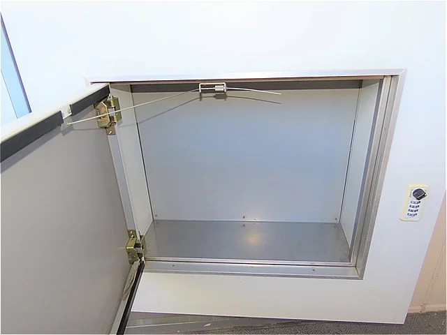 玄関扉に宅配ボックスあり