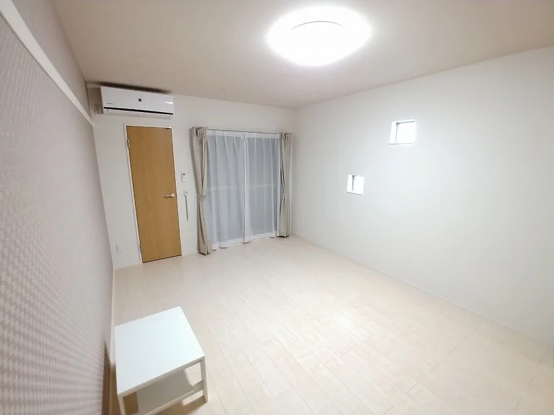 居室　小窓あり