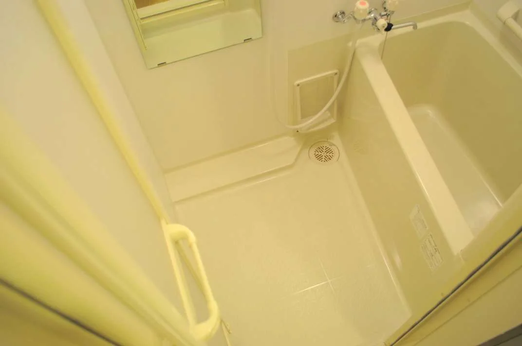 浴室乾燥機つきで洗濯物も干せます！