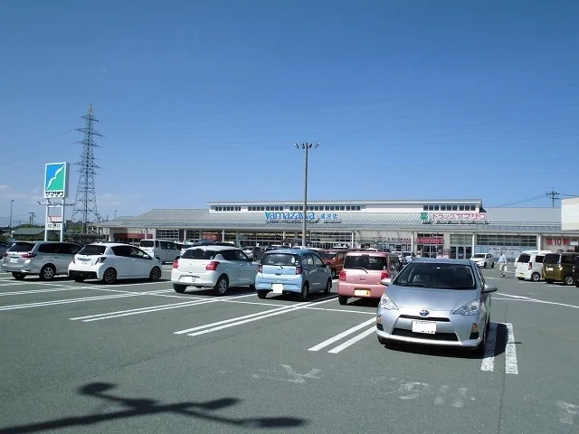 ヤマザワまで900m