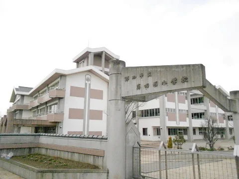 富田西小学校まで750m