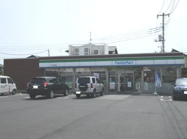 ファミリーマート　元吉田町店まで150m
