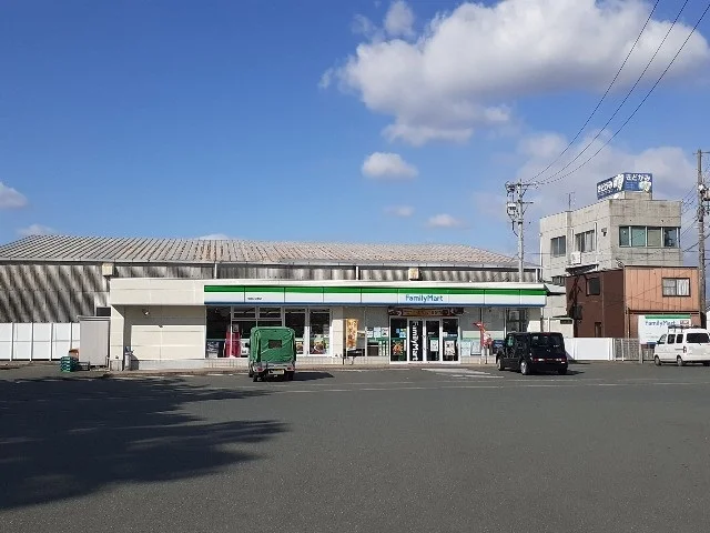 ファミリーマート磐田小立野店まで500m