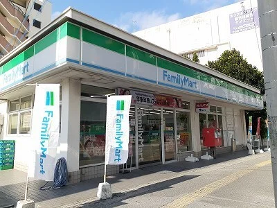 ファミリーマートオーケイ泊店まで300m