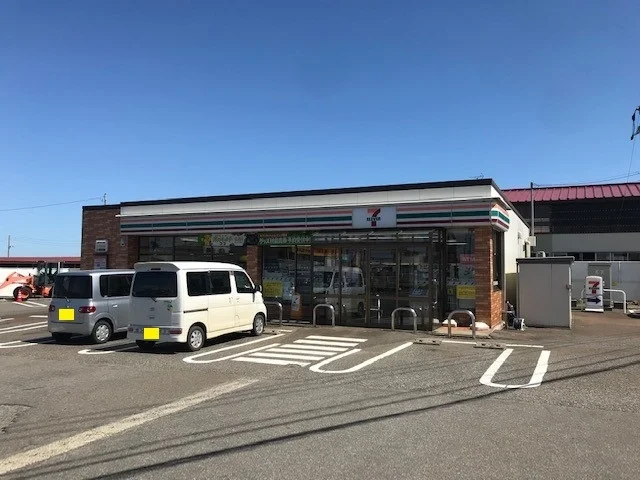 セブンイレブンまで780m