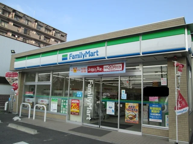 ファミリーマートまで210m