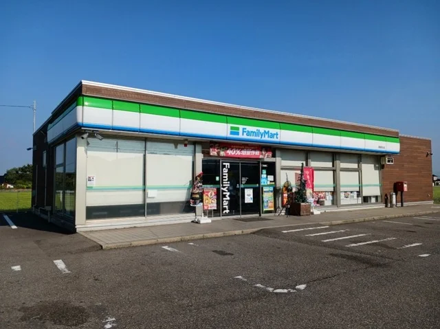 ファミリーマートまで800m