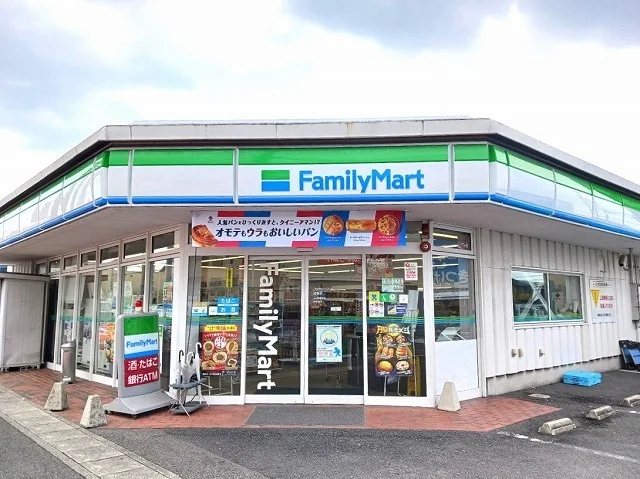 ファミリーマートまで160m