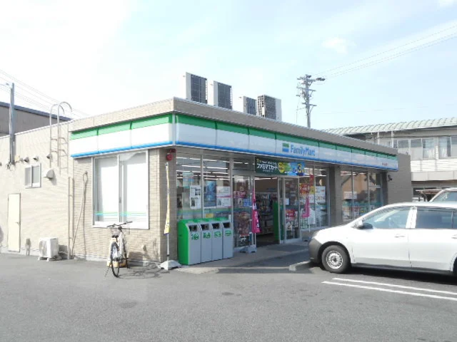 ファミリーマート　中之町店まで800m