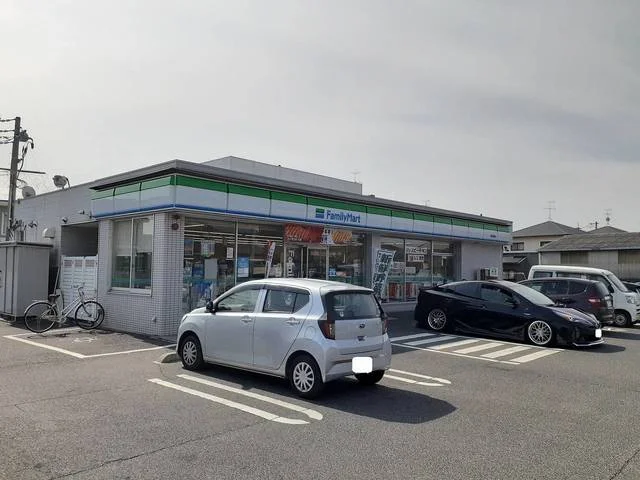 ファミリーマート岡山箕島店まで93m