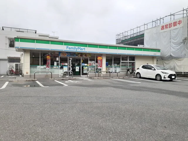 ファミリーマート橋本駅前店まで1400m