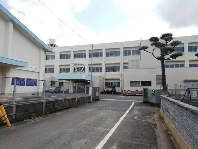 浅川小学校まで950m