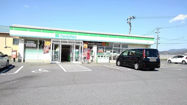 ファミリーマートまで450m