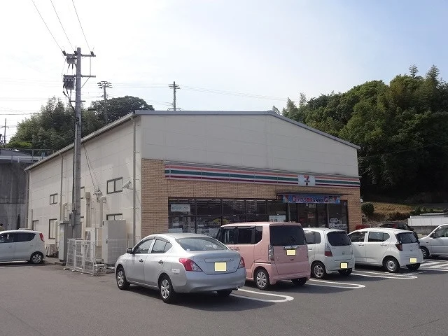 セブンイレブン鴛野店まで600m