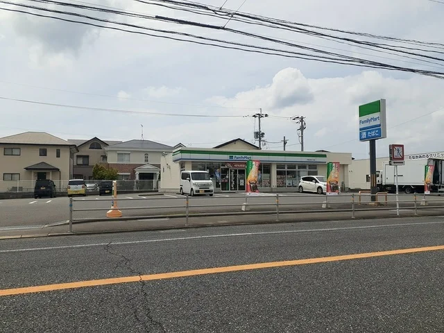 ファミリーマート宮小路三丁目店まで418m