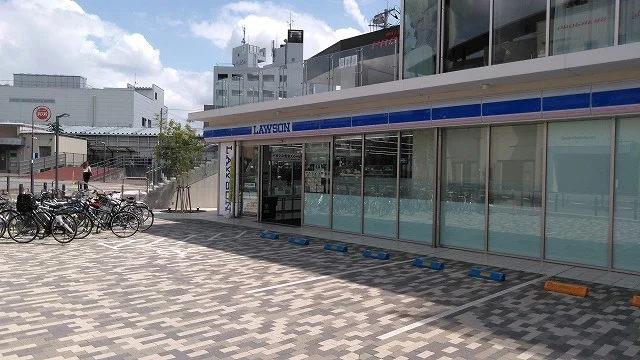 ローソン 狭山市駅西口店まで400m