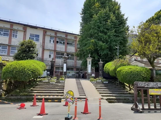 重富小学校まで800m