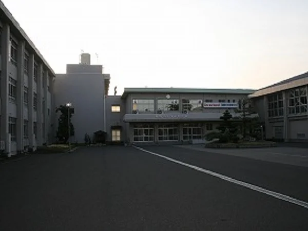 敦賀市立気比中学校まで1700m