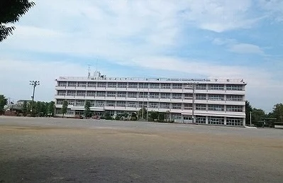 白岡市立白岡西小学校まで575m