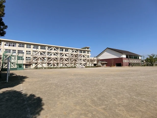 興文小学校まで850m