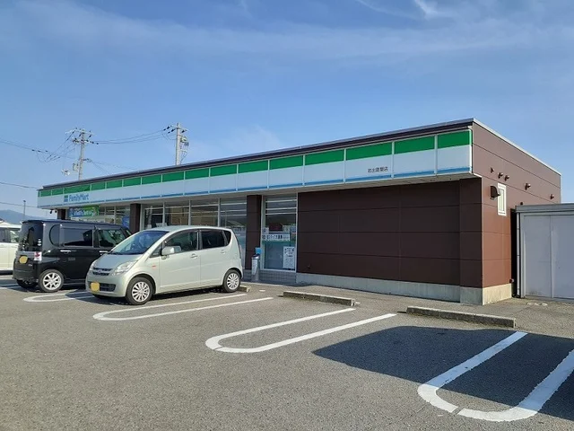 ファミリーマート曽屋店様まで700m